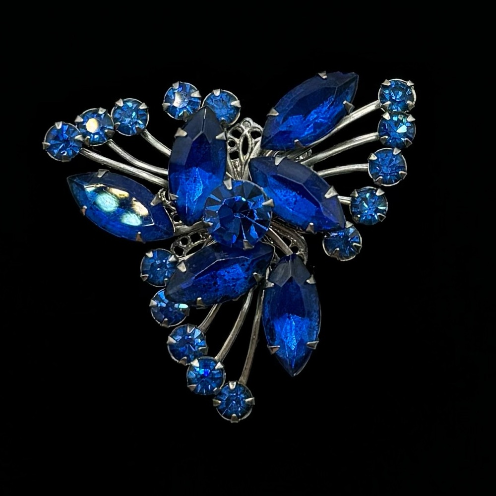 VINTAGE Wire Royal Blue Crystal Brooch